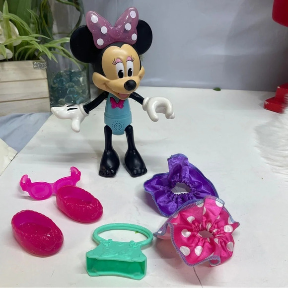Fisher-Price Disney Minnie Mouse Glitz 'N Glam Doll - Picture 1 of 6